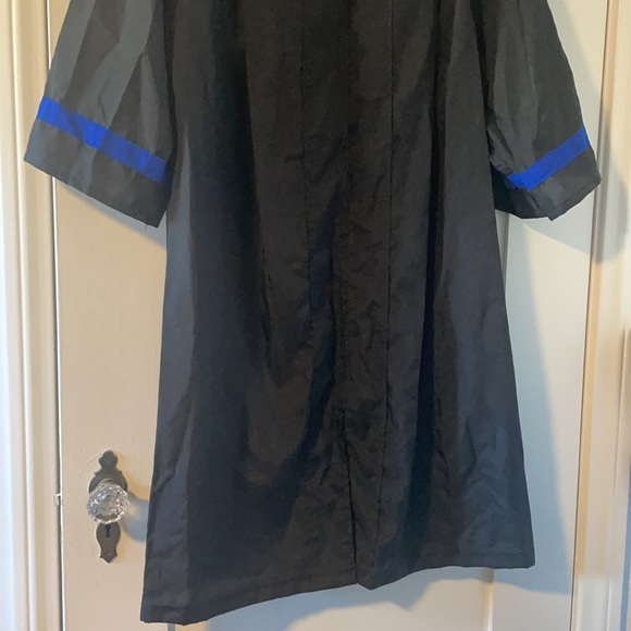 UC grad gown - Picture 3 of 3